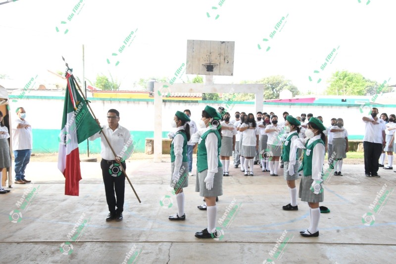Honores a la bandera en la escuela Telesecundaria “PAULO FREIRE”, en el